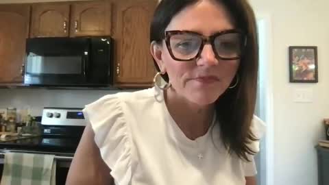 sassynsweetmilf online show from May 1, 2026, 3:27 pm