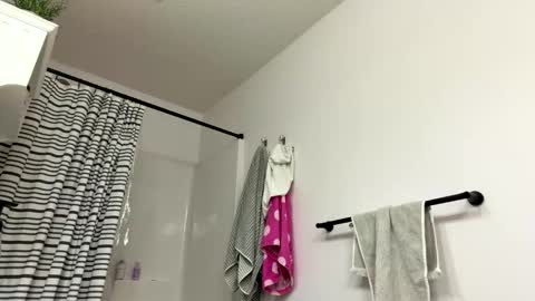 sassysquirtsmmm online show from May 19, 2026, 7:20 pm