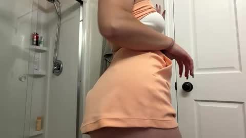 sassysquirtsmmm online show from May 26, 2026, 8:27 pm
