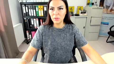 sassytiff online show from September 13, 2025, 10:15 am