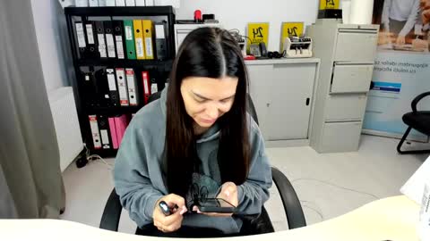 sassytiff online show from October 7, 2025, 10:34 am