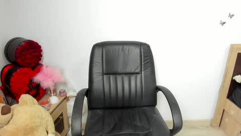 sassytiff online show from April 18, 2026, 1:15 pm