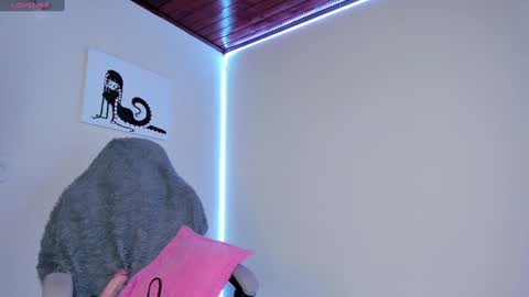    im expecting 300 thumbs up on my altar online show from January 16, 2025, 1:06 am