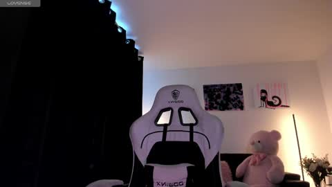 Snapshot of satanbabee_ chatting on May 4, 2026, 9:00 pm im expecting 300 thumbs up on my altar online show from May 4, 2026, 9:00 pm