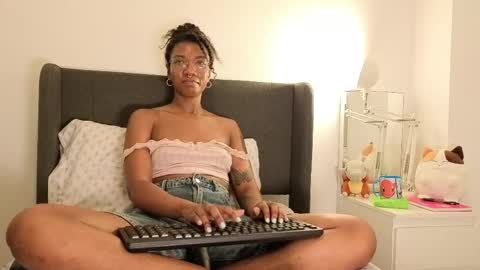 saturno_vibes online show from June 3, 2026, 2:33 pm