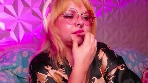 Gina George online show from October 16, 2025, 12:00 am