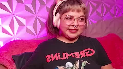 Gina George online show from November 23, 2025, 1:05 am