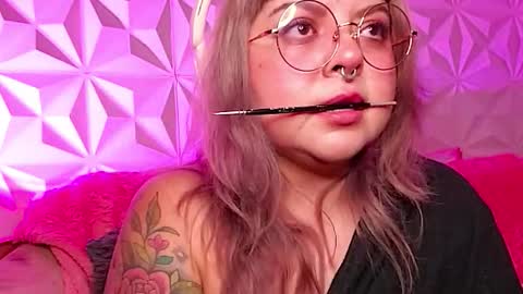 Gina George online show from November 26, 2025, 1:17 am