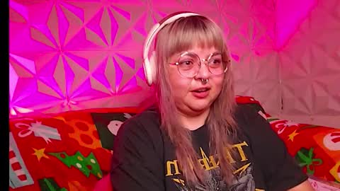 Gina George online show from December 18, 2025, 2:06 am