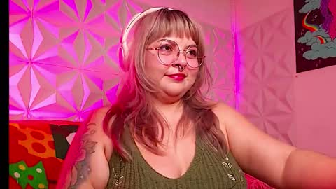 Gina George online show from December 19, 2025, 1:01 am