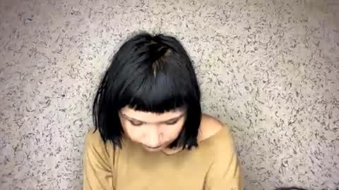 Elly online show from November 22, 2025, 9:52 am