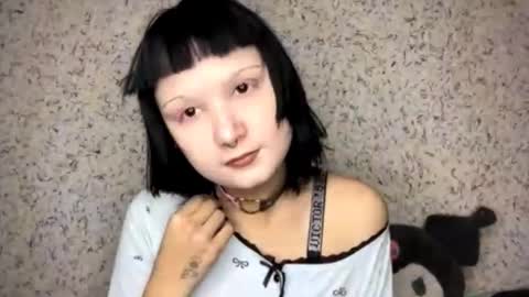 Elly online show from December 4, 2025, 2:15 pm