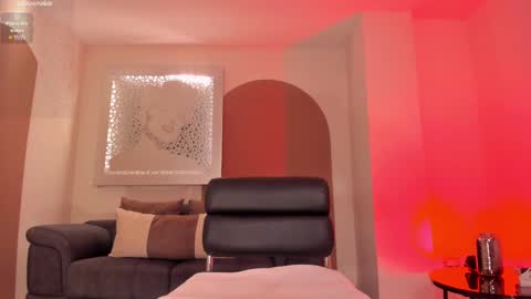 S a v a n n a h  online show from February 15, 2025, 10:21 pm