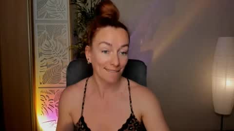 Snapshot of save_the_qween chatting on May 21, 2026, 12:23 pm save the qween online show from May 21, 2026, 12:23 pm