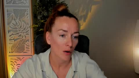 Snapshot of save_the_qween chatting on June 5, 2026, 10:43 am save the qween online show from June 5, 2026, 10:43 am