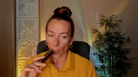 Snapshot of save_the_qween chatting on July 25, 2026, 6:44 am save the qween online show from July 25, 2026, 6:44 am