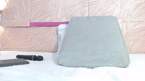 savory_pussy18 online show from January 15, 2025, 2:13 pm