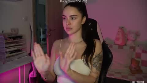 Snapshot of savvage_play chatting on December 14, 2025, 7:40 pm Naomi online show from December 14, 2025, 7:40 pm