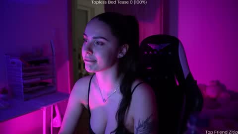 Snapshot of savvage_play chatting on February 1, 2026, 8:29 pm Naomi online show from February 1, 2026, 8:29 pm