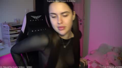 Snapshot of savvage_play chatting on March 8, 2026, 4:44 pm Naomi online show from March 8, 2026, 4:44 pm