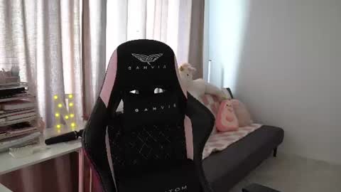 Snapshot of savvage_play chatting on June 5, 2026, 7:14 am Naomi online show from June 5, 2026, 7:14 am