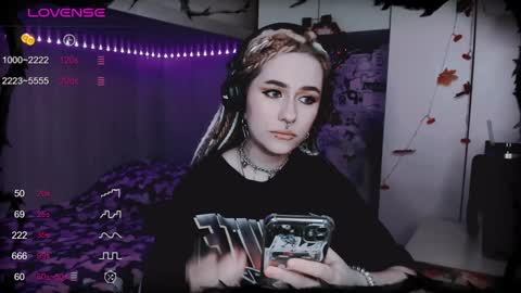 pronoun she. name Mary. age 21. online show from January 19, 2025, 12:39 pm