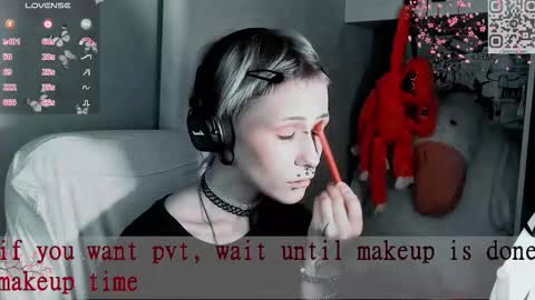 pronoun she. name Mary. age 21. online show from November 17, 2025, 9:15 am