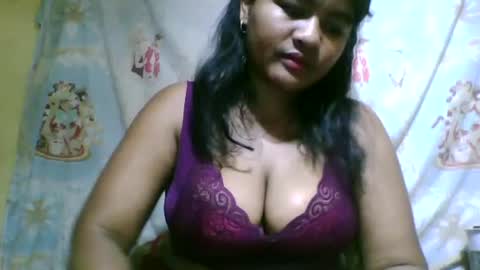 saylla1 online show from November 4, 2025, 5:06 am