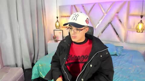 Sayron online show from December 1, 2025, 11:59 am