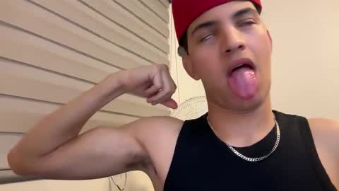 sbouchikh03 online show from February 17, 2026, 6:32 am