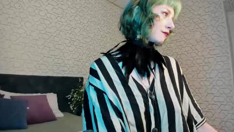 Snapshot of scarle_whisper chatting on May 11, 2026, 9:26 am Emmy online show from May 11, 2026, 9:26 am