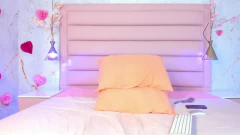 Snapshot of scarleett22 chatting on July 21, 2026, 8:33 pm Scarleet online show from July 21, 2026, 8:33 pm