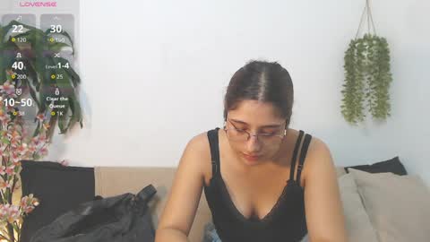 scarlet_100 online show from April 22, 2026, 3:20 am