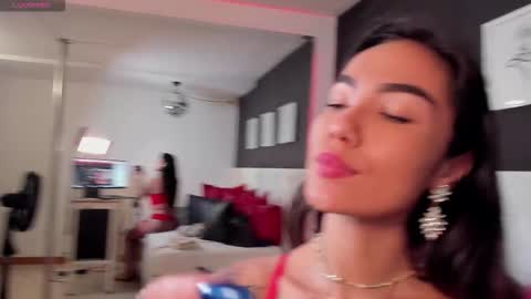 Scarlet online show from September 19, 2025, 5:46 pm