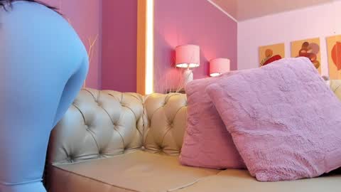 Scarlet Edwars online show from January 22, 2025, 1:00 pm