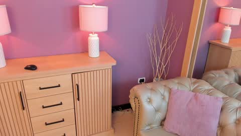 Scarlet Edwars online show from February 5, 2025, 6:26 pm