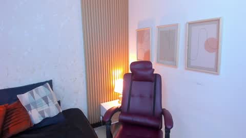 Scarlet Edwars online show from February 9, 2025, 12:28 am