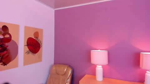 Scarlet Edwars online show from March 4, 2025, 12:12 pm