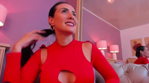 Scarlet Edwars online show from March 12, 2025, 12:47 pm