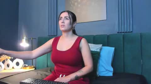 Scarlet Edwars online show from November 21, 2025, 7:12 pm