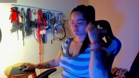 scarlet taylor kennedy online show from April 21, 2026, 10:45 pm