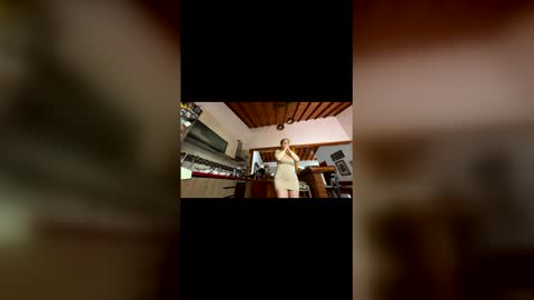 scarlet whisper online show from April 10, 2026, 9:41 pm