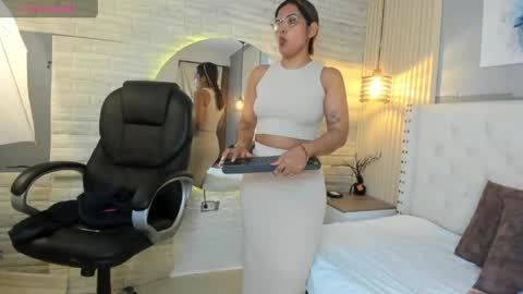 Scarlet online show from April 21, 2026, 11:07 pm