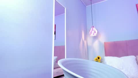 Scarlet  online show from February 1, 2025, 7:05 am