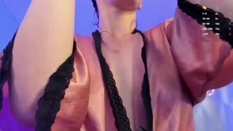 Scarlet  online show from September 18, 2025, 10:01 pm