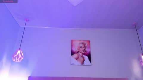 Scarlet  online show from November 3, 2025, 5:09 am