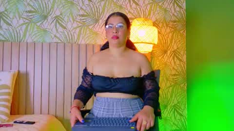 Scarleth Evans online show from November 17, 2025, 7:30 pm