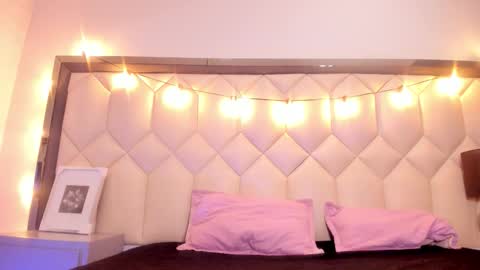 scarlethbigbug online show from February 12, 2026, 12:00 pm