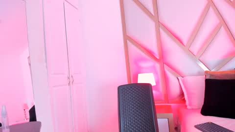 Scarlet online show from December 4, 2024, 6:17 pm