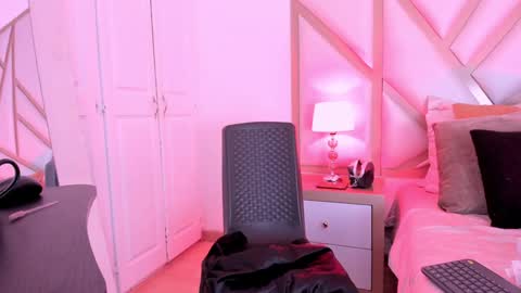 Scarlet online show from December 11, 2024, 2:54 pm